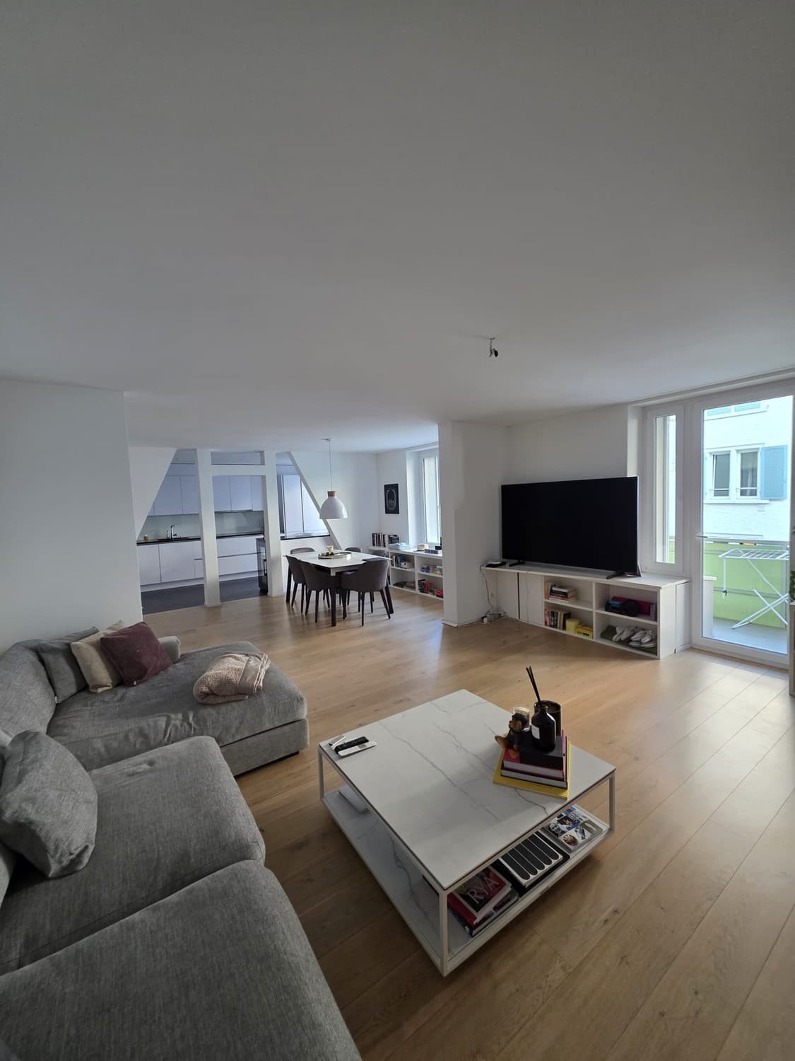 Premium City Center Apartment  4-5 Months, Fully Inclusive- Stauffacher- Steps from Everything