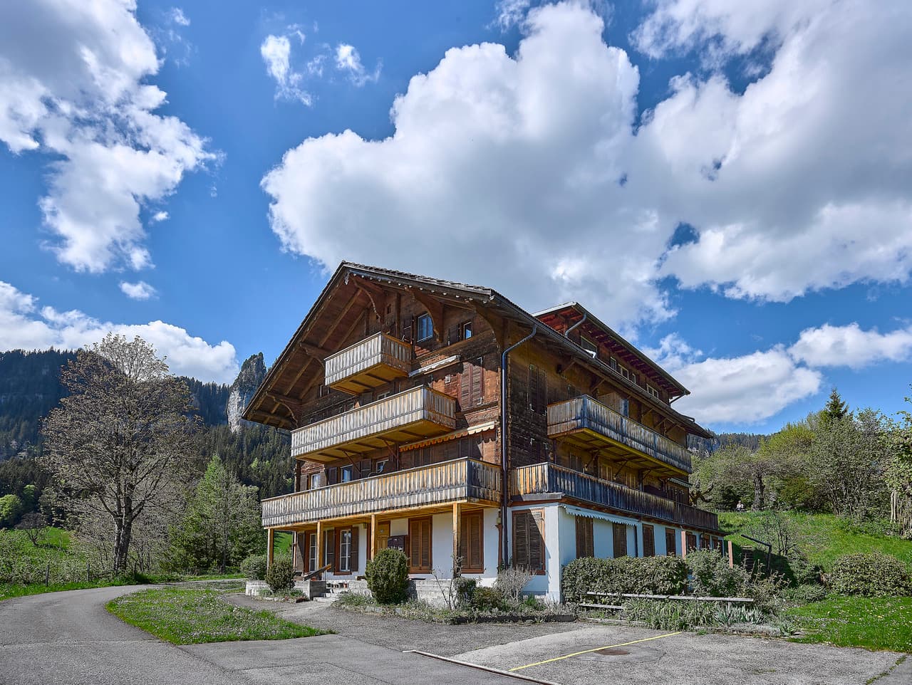 Möblierte 6-Zimmer-Wohnung mit 2 Balkonen und Panoramasicht